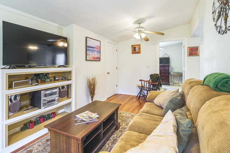 1 Mi to Lake Jackson: Home w/ Screened Patio! — photo 3