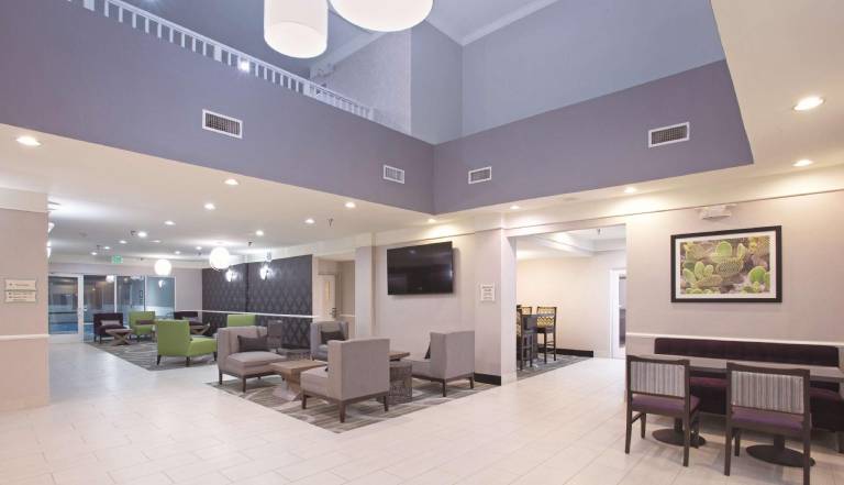 La Quinta Inn & Suites by Wyndham Roswell — photo 3