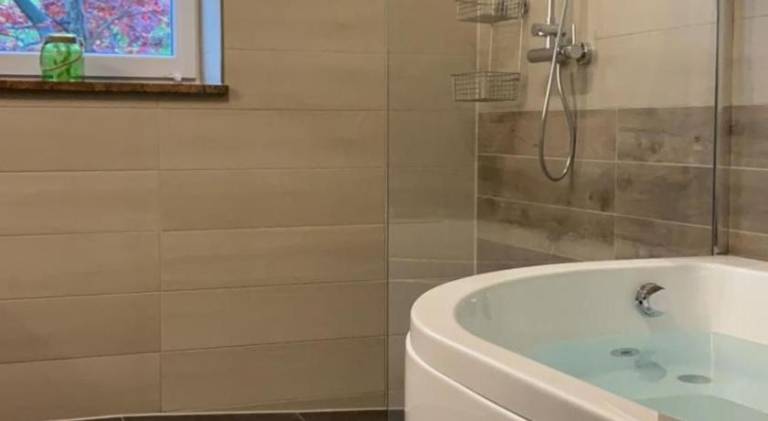 Apartment with pool & jacuzzi — photo 4