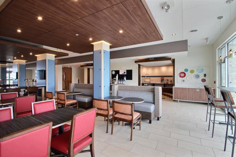 Holiday Inn Express & Suites Fond Du Lac By IHG — photo 2