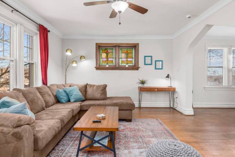 Rental apartment with yard & private pool — photo 4