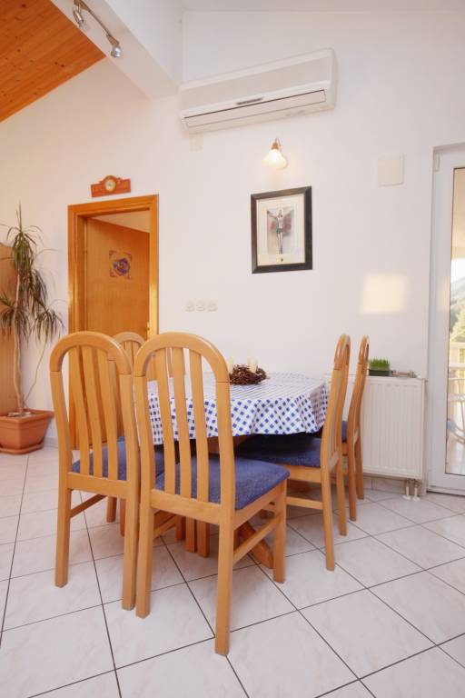 Two bedroom apartment with terrace and sea view Pisak, Omiš (A-5975-e) — photo 5