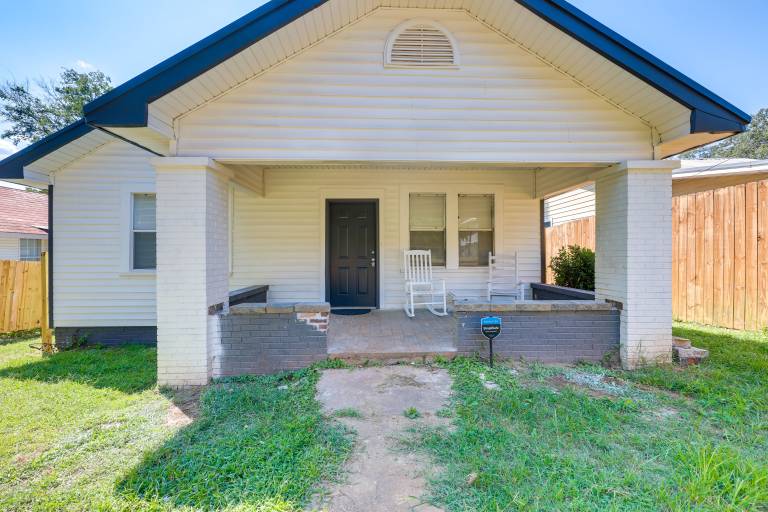 17 Mi to Birmingham: Renovated Home w/ Deck — photo 3