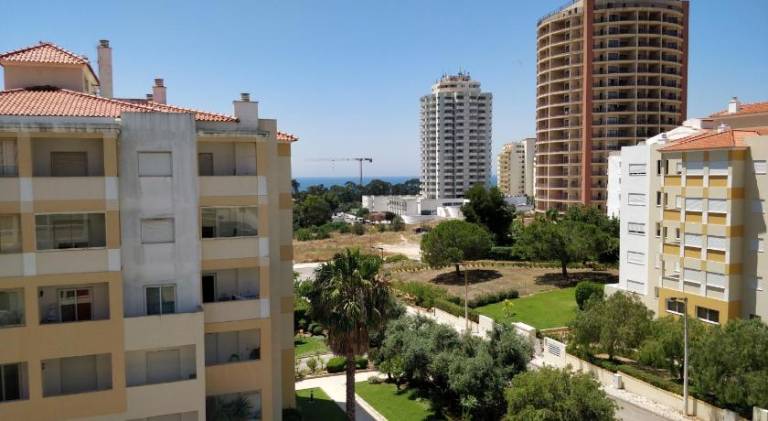 Holiday apartment with garden, pool & terrace | Pets allowed in Portimão
