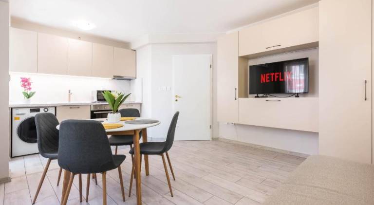 Apartment with patio in Varna
