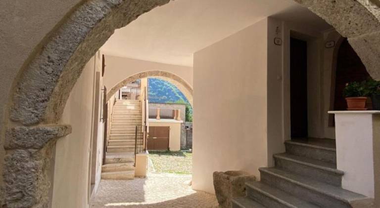 House with 2 rooms for 6 persons in Lucoli