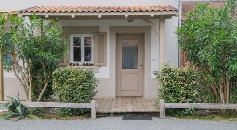 Fully equipped villa with private pool, yard & patio | Suitable for remote work | Dogs allowed — photo 4