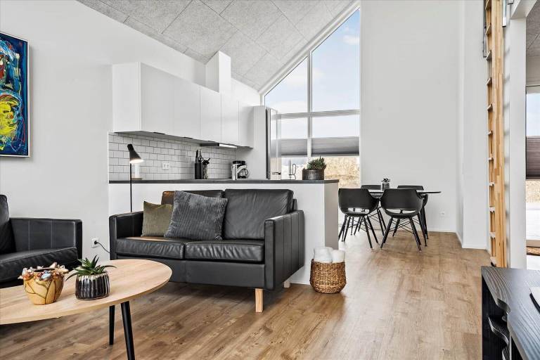 Apartment with patio & BBQ — photo 3