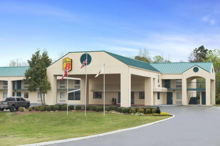 Super 8 By Wyndham Meridian in Meridian, MS