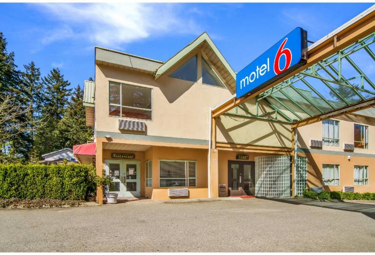 Motel 6 Surrey, BC in Surrey, BC