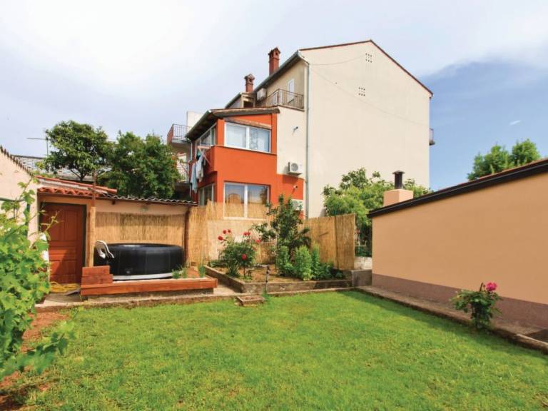 Vacation home with barbecue & terrace | Dogs allowed in Pula