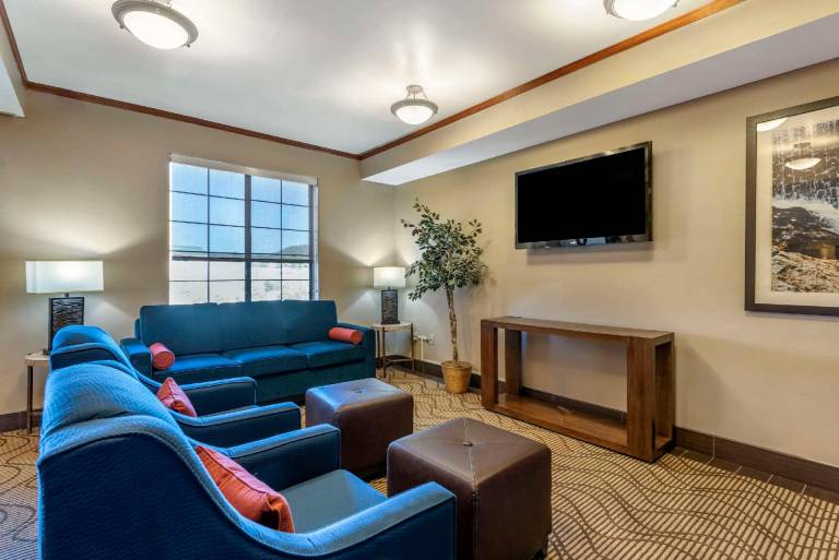 Comfort Suites Castle Rock - Denver South — photo 2