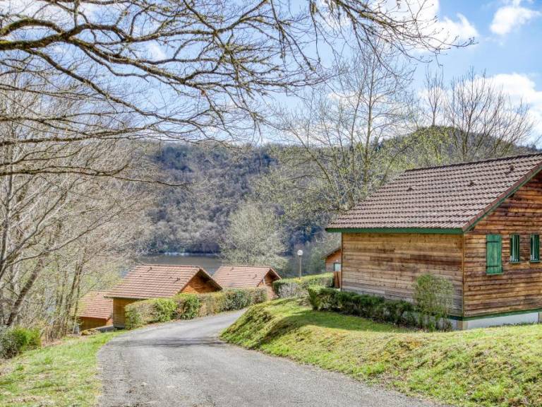 Chalet with terrace | Lake view | Pet-friendly in Riom