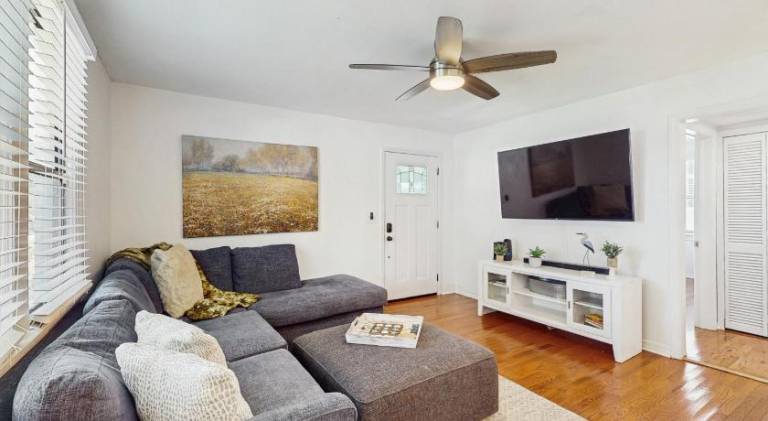 House | Pets are welcome in Tampa, FL