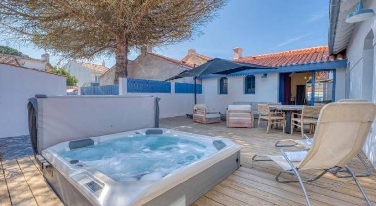Lovely villa with hot tub | Beach nearby | Dogs allowed in Saint-Gilles-Croix-de-Vie