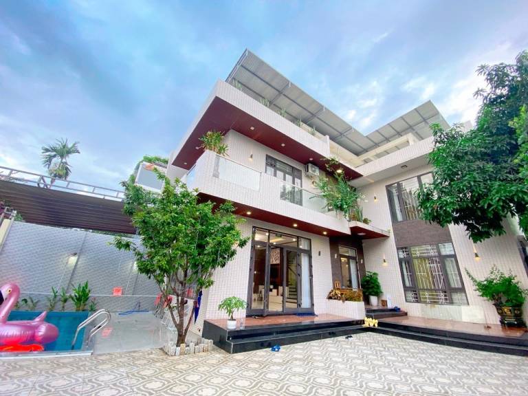 Villa with yard, pool & BBQ | Water view in Da Nang