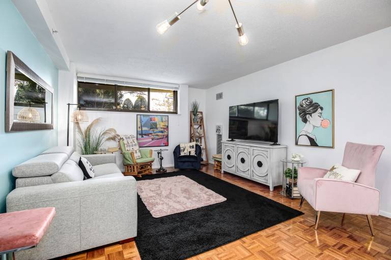 Condo  Forest Hills
