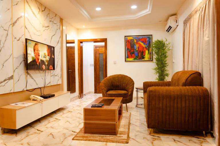 1 Bed Flat Lekki Phase 1 Pool Spa Balcony