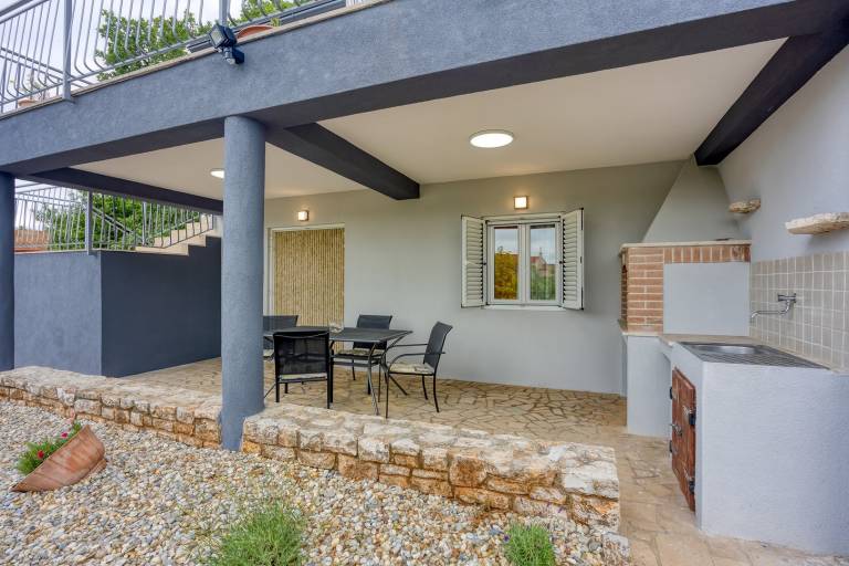 Holiday apartment with terrace & BBQ — photo 4