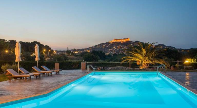 Nice serviced apartment with patio, pool & yard | Beach nearby | Pet-friendly in Lesvos