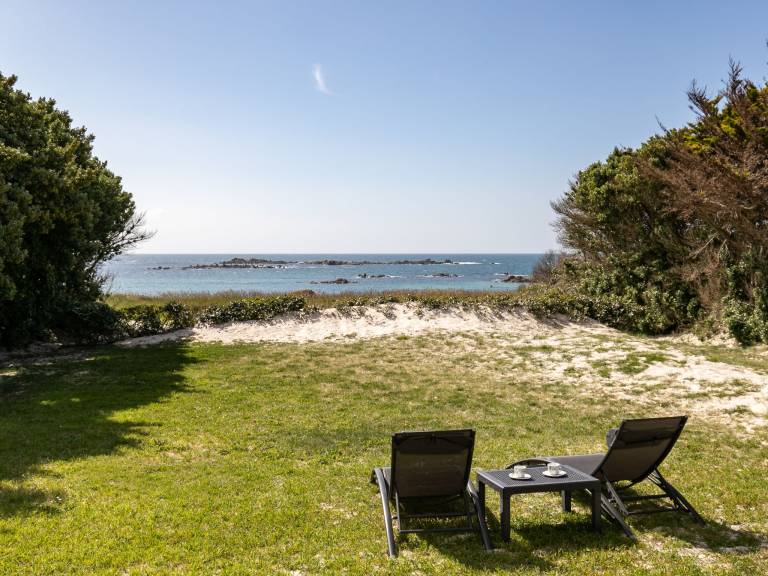 Fully equipped pleasant vacation home with garden & terrace | Sea view | Next to the beach | Pets are welcome — photo 2