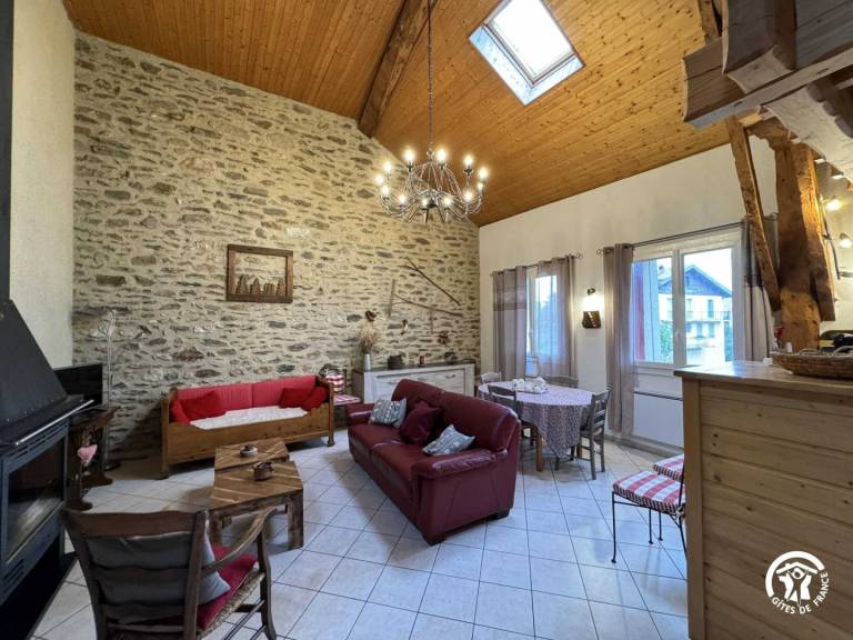 Beautiful gite with barbeque & yard | Pet-friendly — photo 2