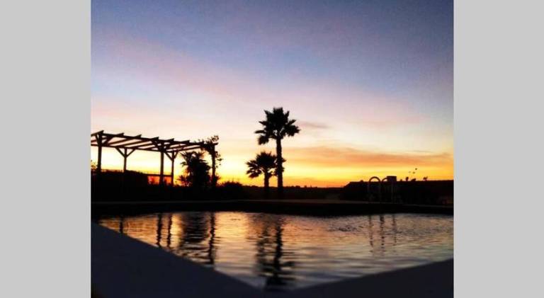 Fully equipped beautiful vacation home with terrace, private pool & grill | Perfect for remote work | Pets are welcome in Portimão