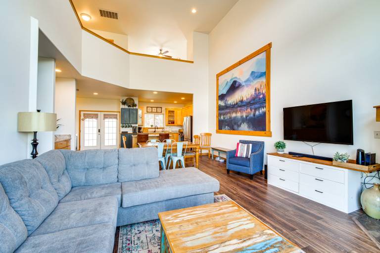 Klamath Falls Getaway w/ Pool & Hot Tub Access! — photo 5