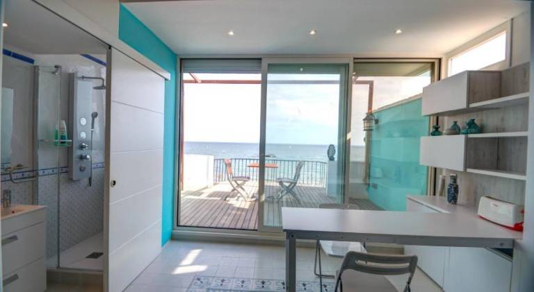 Rental apartment with patio — photo 4