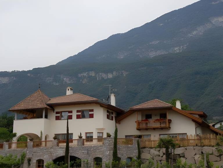 Farm with patio & garden in Termeno Sulla Strada del Vino