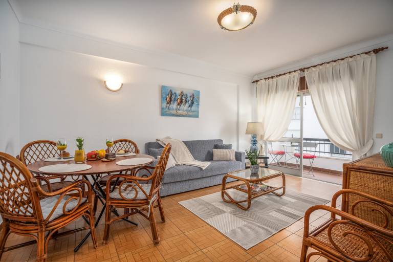 Apartment 'Escadinhas' with Private Terrace, Balcony and Wi-Fi — photo 2