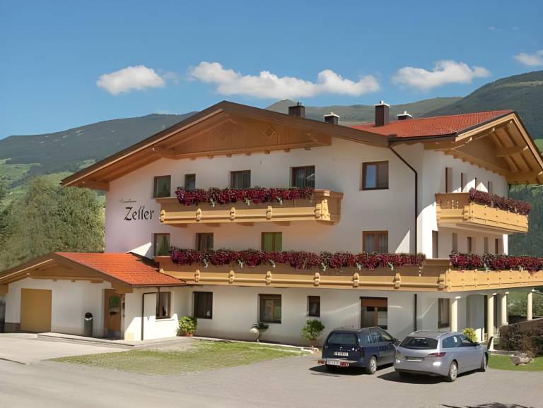 Holiday apartment with yard & BBQ in Uderns