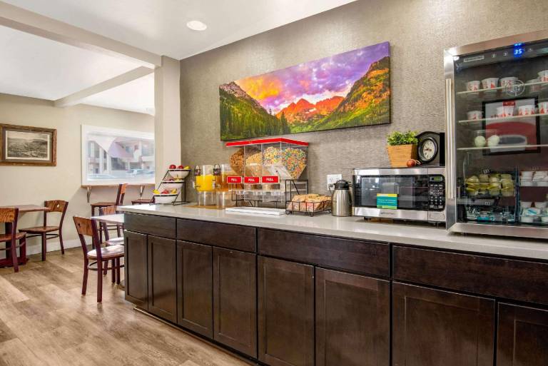Econo Lodge Inn & Suites Durango — photo 5