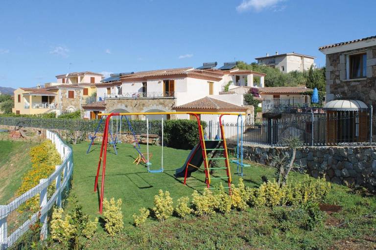 Holiday apartment with pool, garden & patio | Pets allowed — photo 5