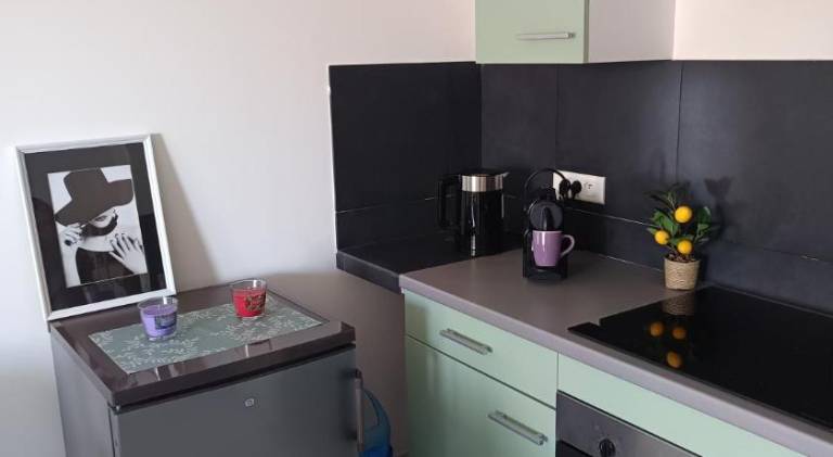 Rental apartment with patio — photo 4