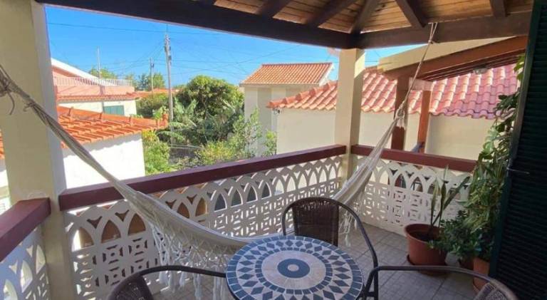 House with 2 rooms for 5 persons in Calheta