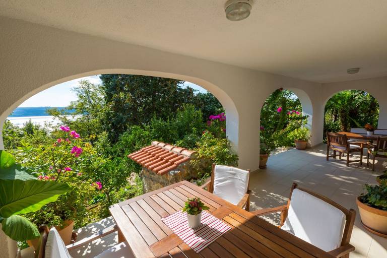Fantastic flat with its own wine cellar, hydromassage shower, sea view - only 480 metres to the beach in Crikvenica