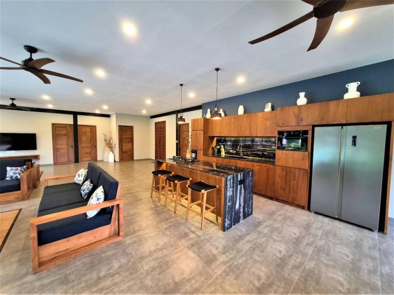 Family-oriented villa with pool, garden & jacuzzi | Perfect for remote work | Pets allowed — photo 4