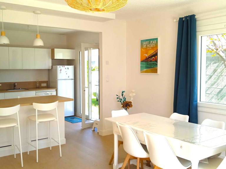 Charming Renovated House Near Forest, Beach, and Town Center — photo 2