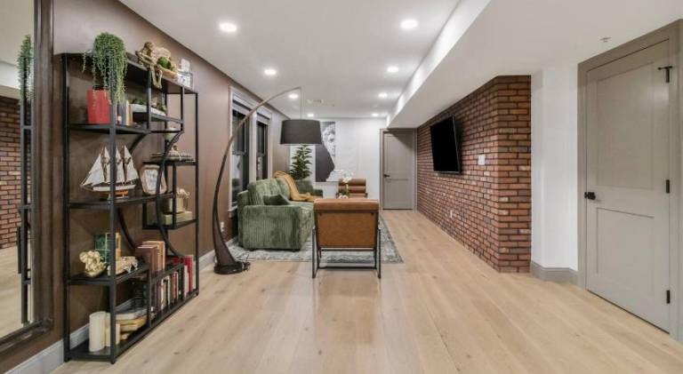 North End 2-Story Penthouse Prime Location — photo 3