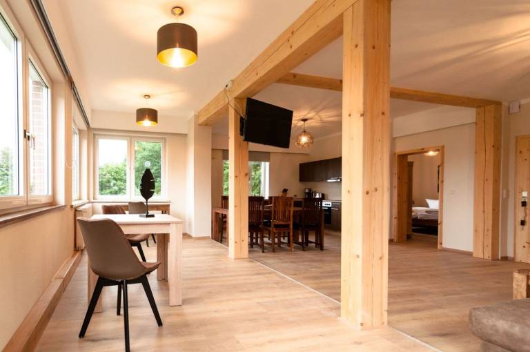 Stilvolles Ferienhaus mit Sauna und großem Garten für Gruppen bis 9 Personen — photo 4