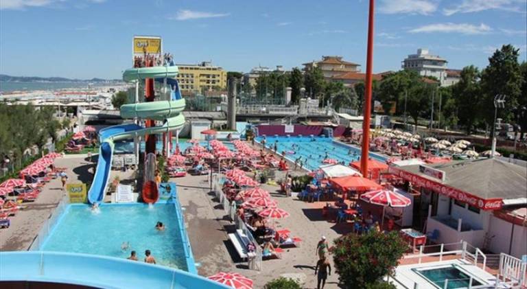 Beautiful holiday apartment with pool | Close to the beach | Dogs allowed — photo 2