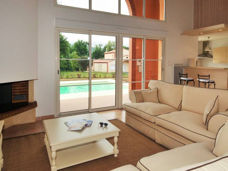 Vacation home with barbecue, terrace & private pool | Pets allowed — photo 4