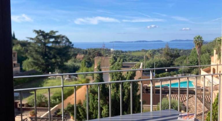 Fully equipped wonderful rental apartment with terrace, private pool & yard | Pets allowed in Cavalaire-sur-Mer