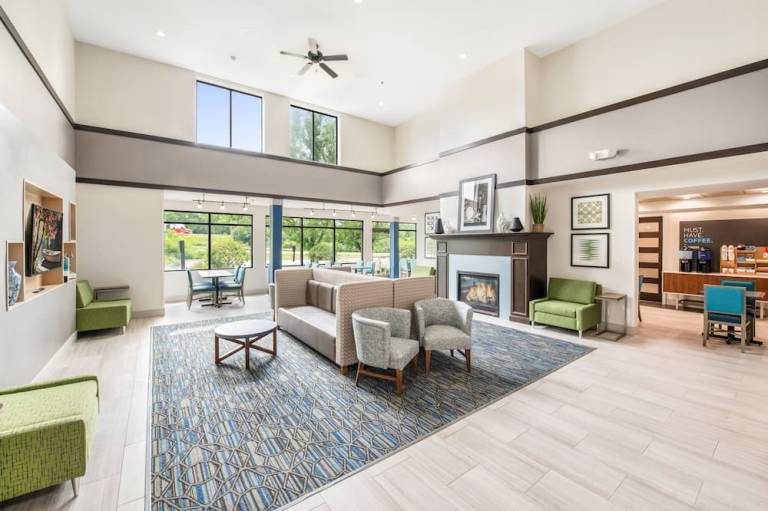 Holiday Inn Express & Suites Delafield by IHG