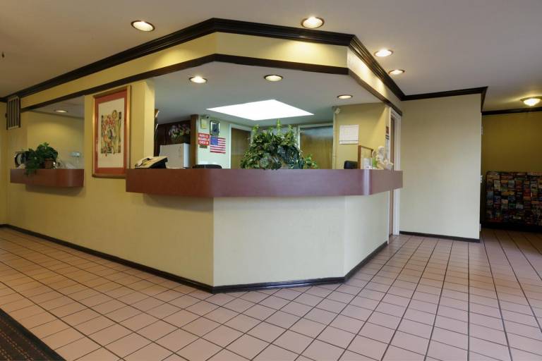 Americas Best Value Inn & Suites Yukon Oklahoma City — photo 4