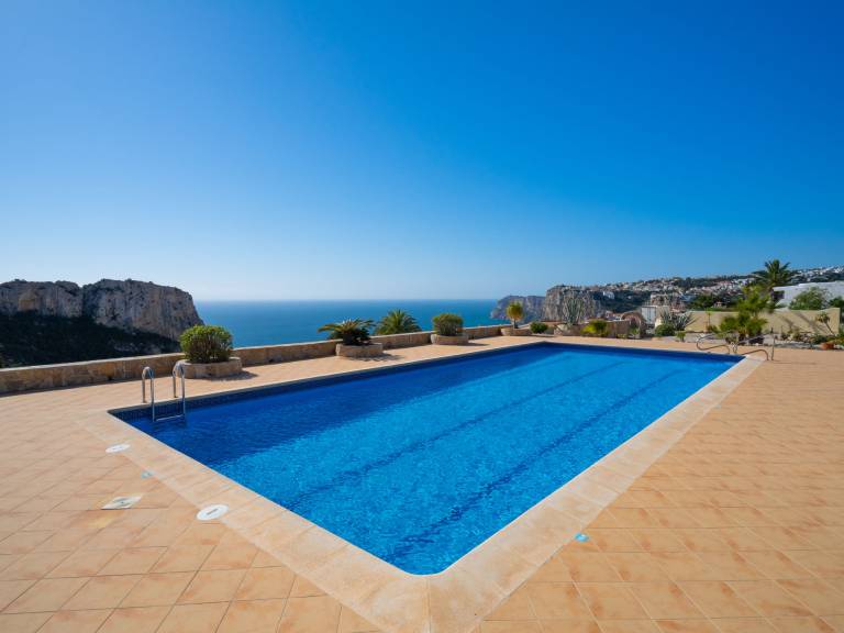 House with yard, pool & patio | Sea view — photo 5