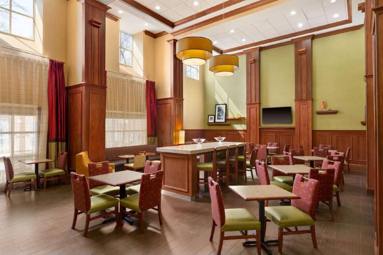 Hampton Inn & Suites Williamsburg Historic District — photo 3