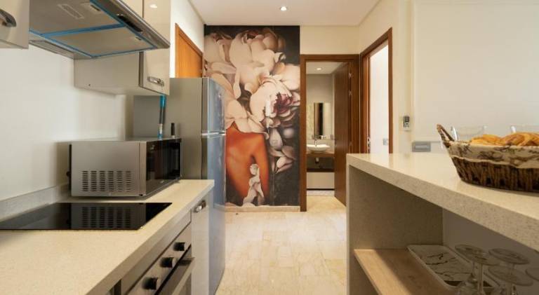 Apartment with pool — photo 4