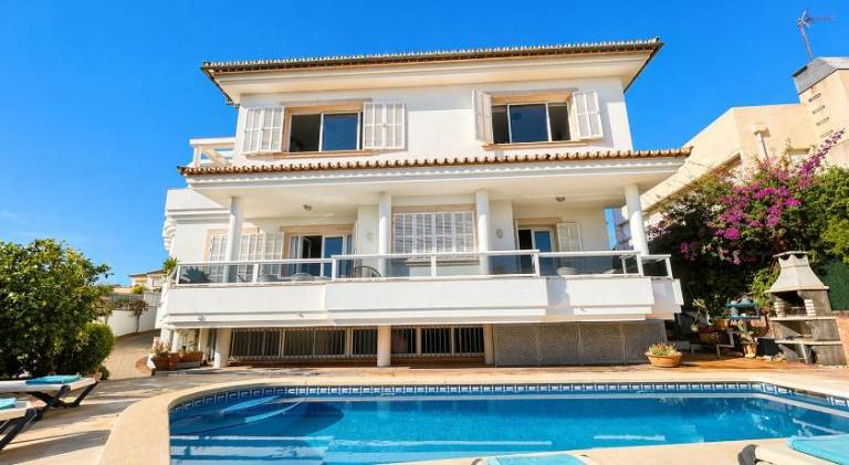 Fully equipped house with private pool, terrace & BBQ | Good for workation | Pets allowed in Palma de Mallorca